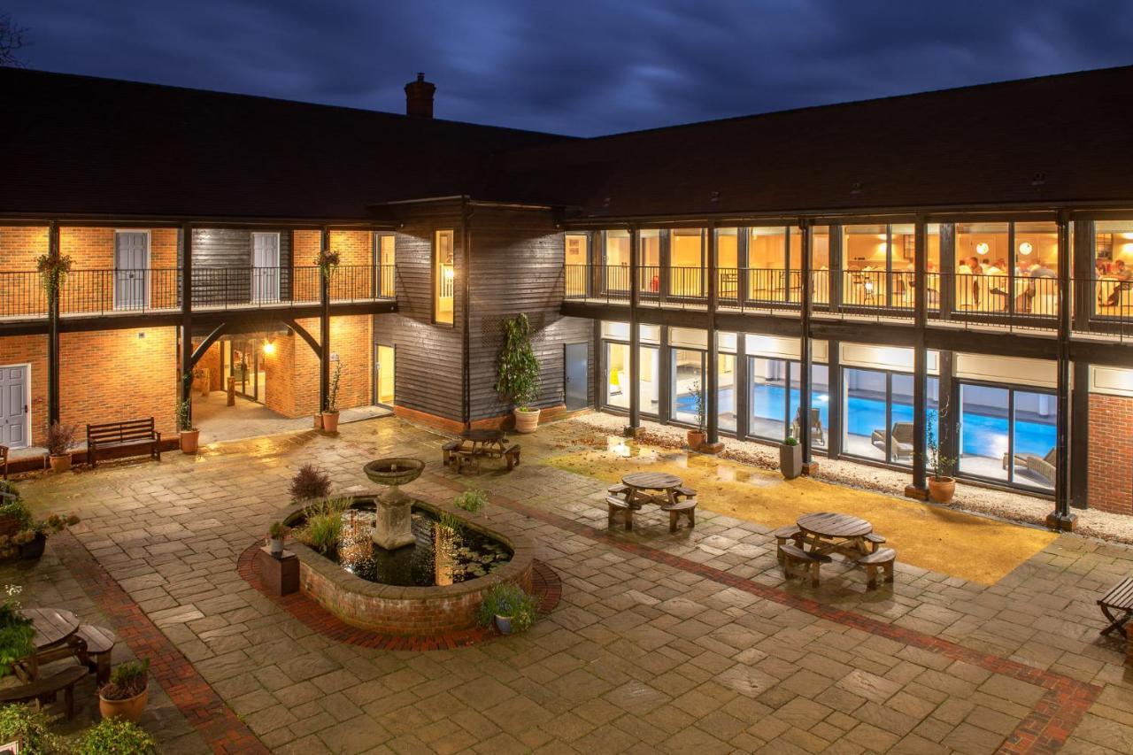 Cottesmore Hotel Golf & Country Club Crawley  Exterior photo